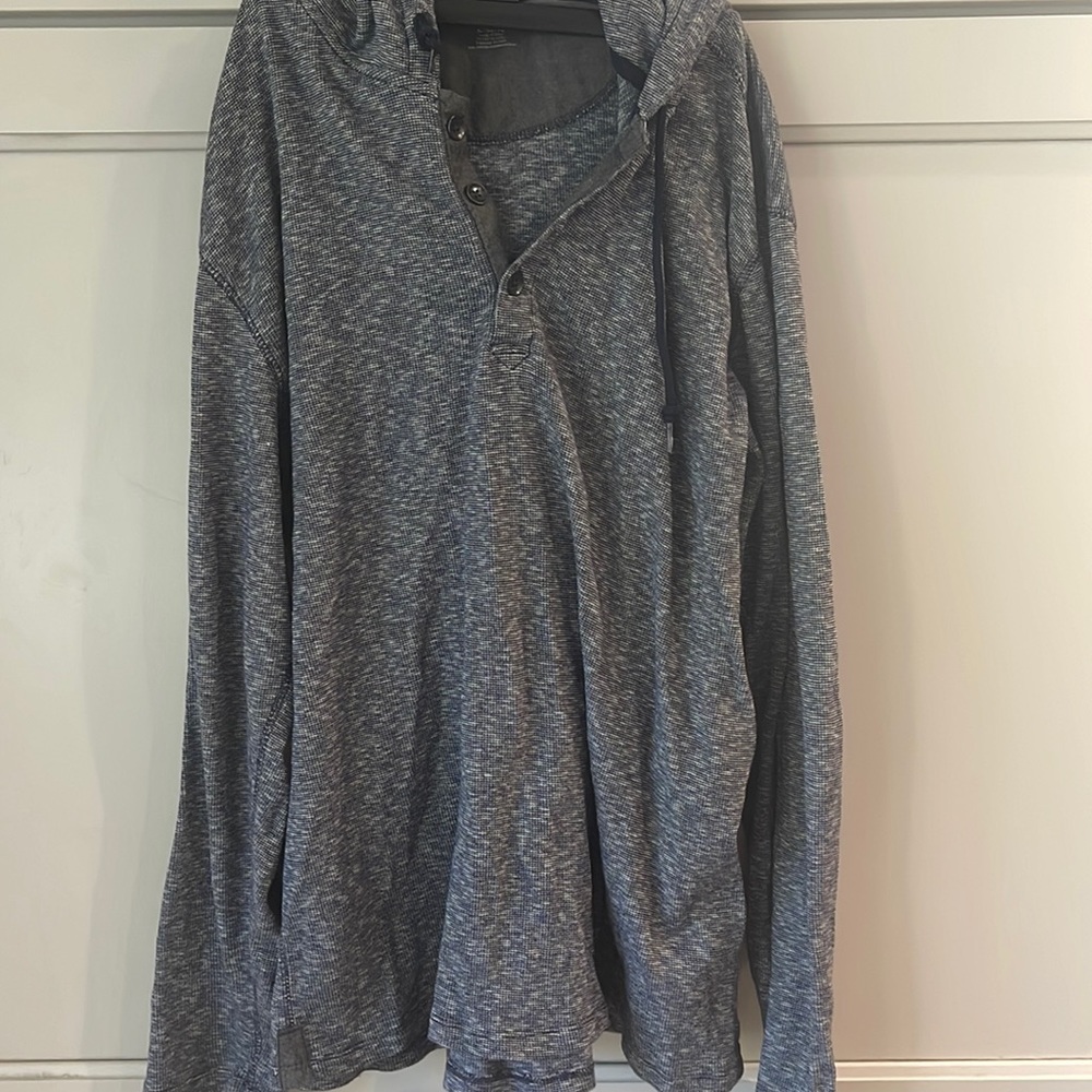 DKNY light weight sweatshirt/sweater 3/25.00 item